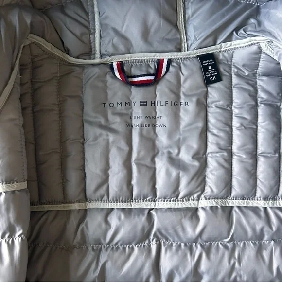 Tommy Hilfiger | Quilted Color Blocked Hooded Puffer Jacket (Small) - Picture 7 of 16
